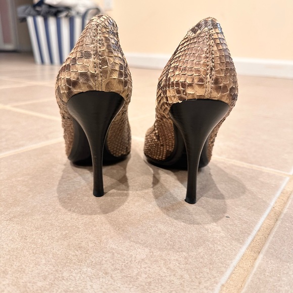 Burberry Snakeskin Patterned High Heels (37) - Picture 5 of 15
